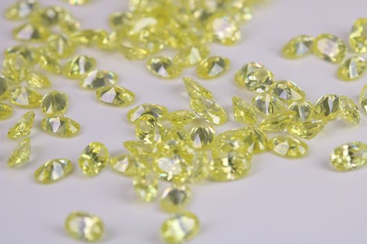 6 x 4 mm Oval cut AAA Grade Peridot Green Cubic Zirconia, Top Colour and Luster, Choice of Sizes, Calibrated Sizing, Multi Packs