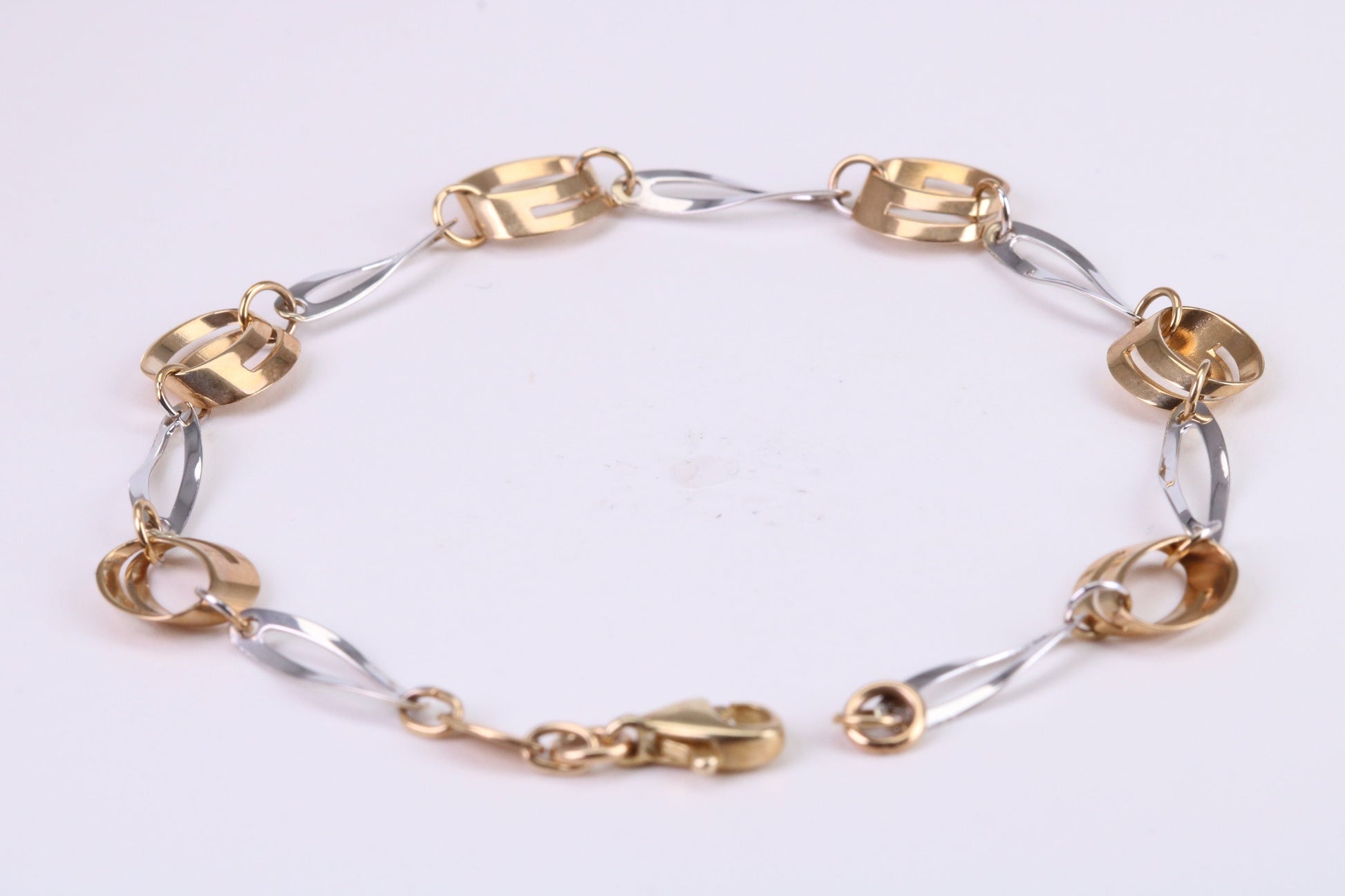 Round and Oval Open Link Bracelet, Made From Solid Yellow Gold, British Hallmarked, Luxury Gift Boxed