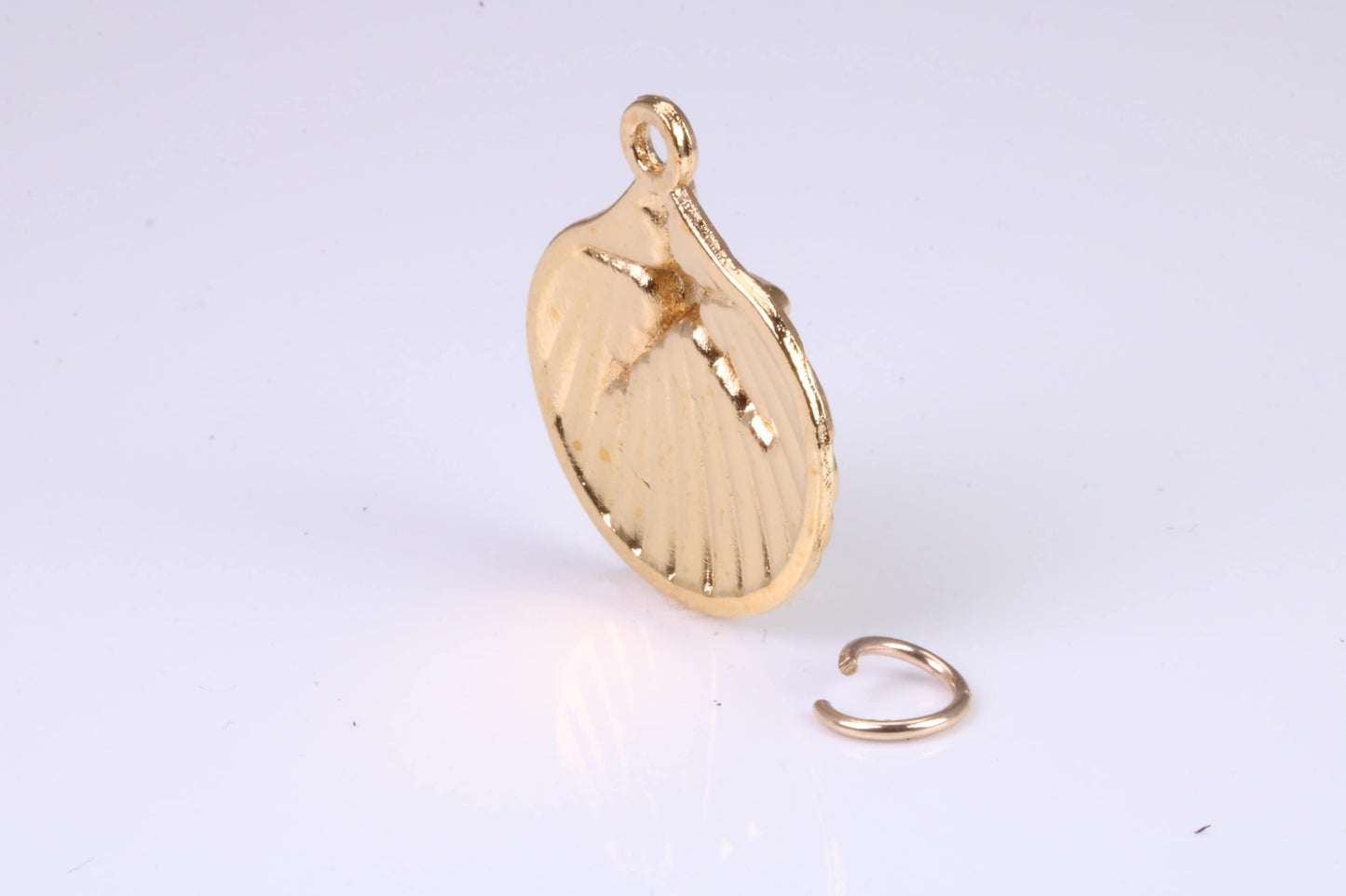 Sea Shell Charm, Traditional Charm, Made from Solid Yellow Gold, British Hallmarked, Complete with Attachment Link