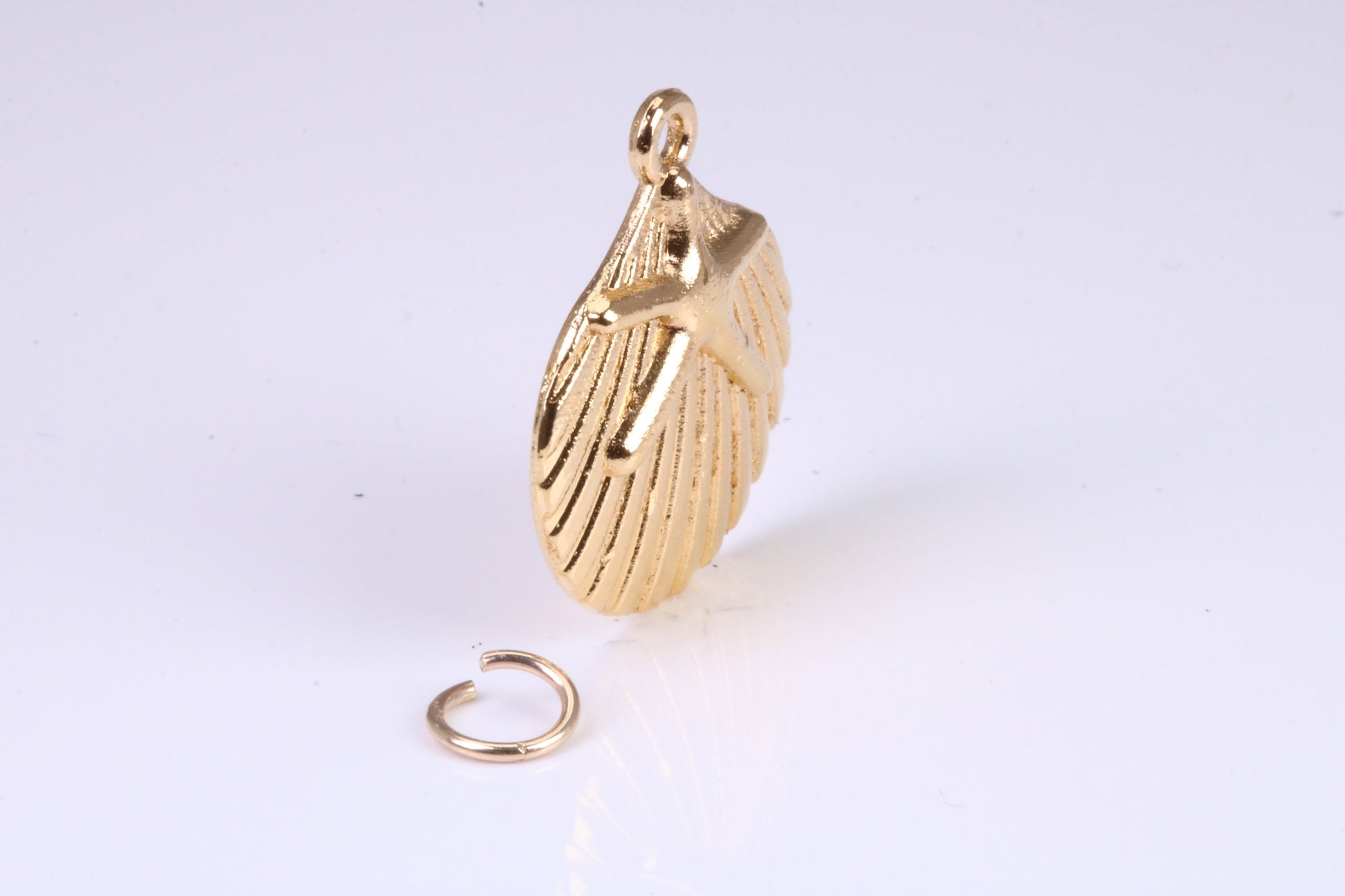 Sea Shell Charm, Traditional Charm, Made from Solid Yellow Gold, British Hallmarked, Complete with Attachment Link