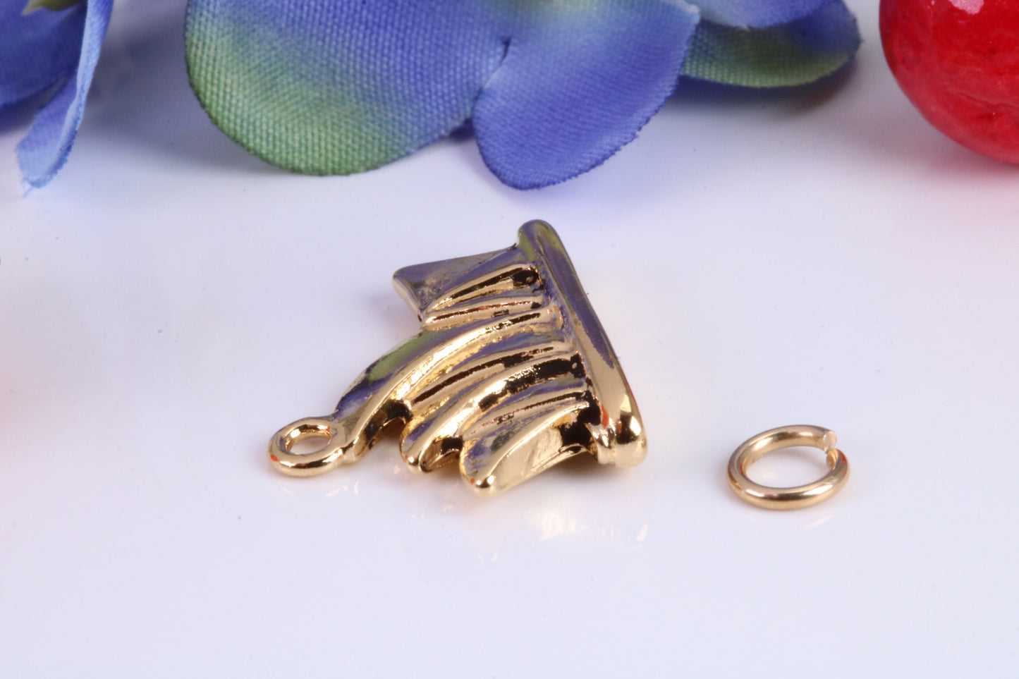 Sidney Opera House Charm, Traditional Charm, Made from Solid Cast Yellow Gold, British Hallmarked