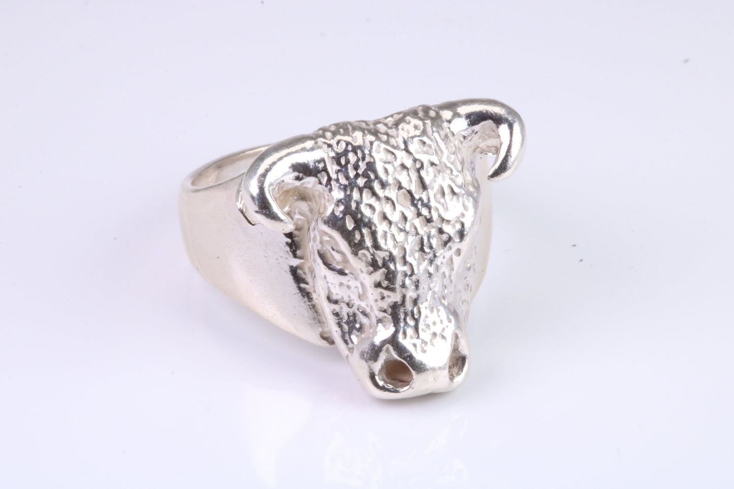 Very large and heavy Bulls head ring,solid silver, perfect for ladies and gents. Available in silver, yellow gold, white gold and platinum