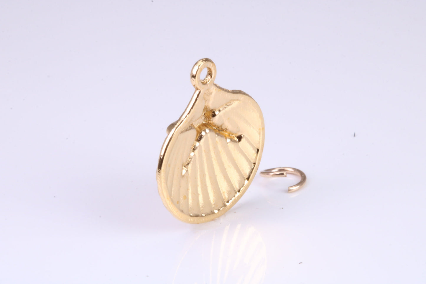 Sea Shell Charm, Traditional Charm, Made from Solid Yellow Gold, British Hallmarked, Complete with Attachment Link