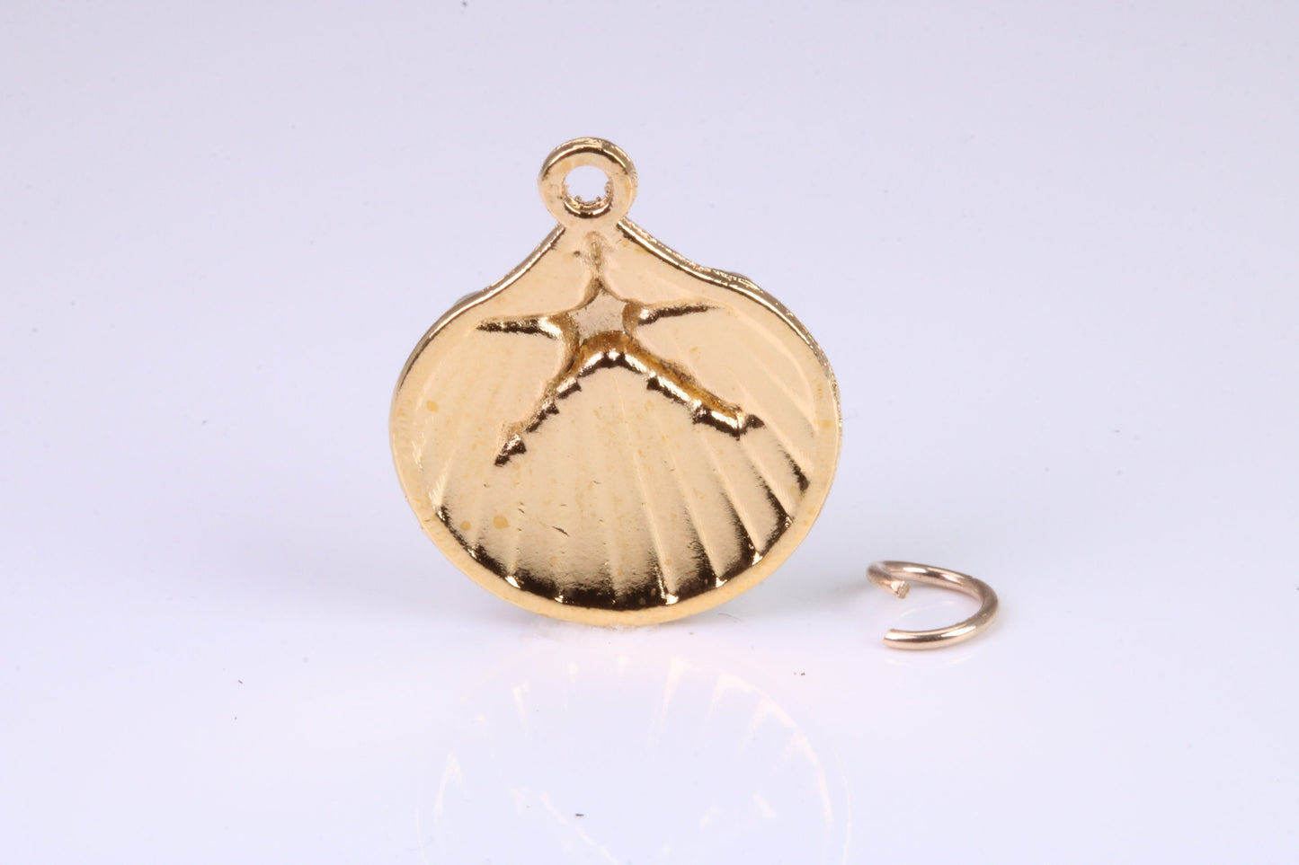 Sea Shell Charm, Traditional Charm, Made from Solid Yellow Gold, British Hallmarked, Complete with Attachment Link