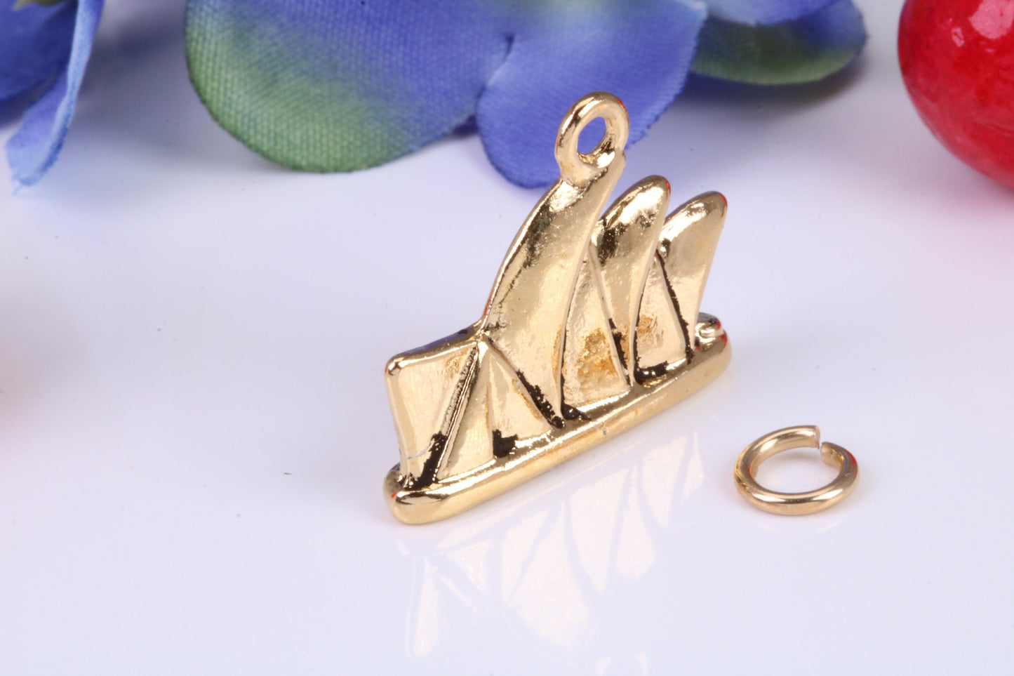 Sidney Opera House Charm, Traditional Charm, Made from Solid Cast Yellow Gold, British Hallmarked