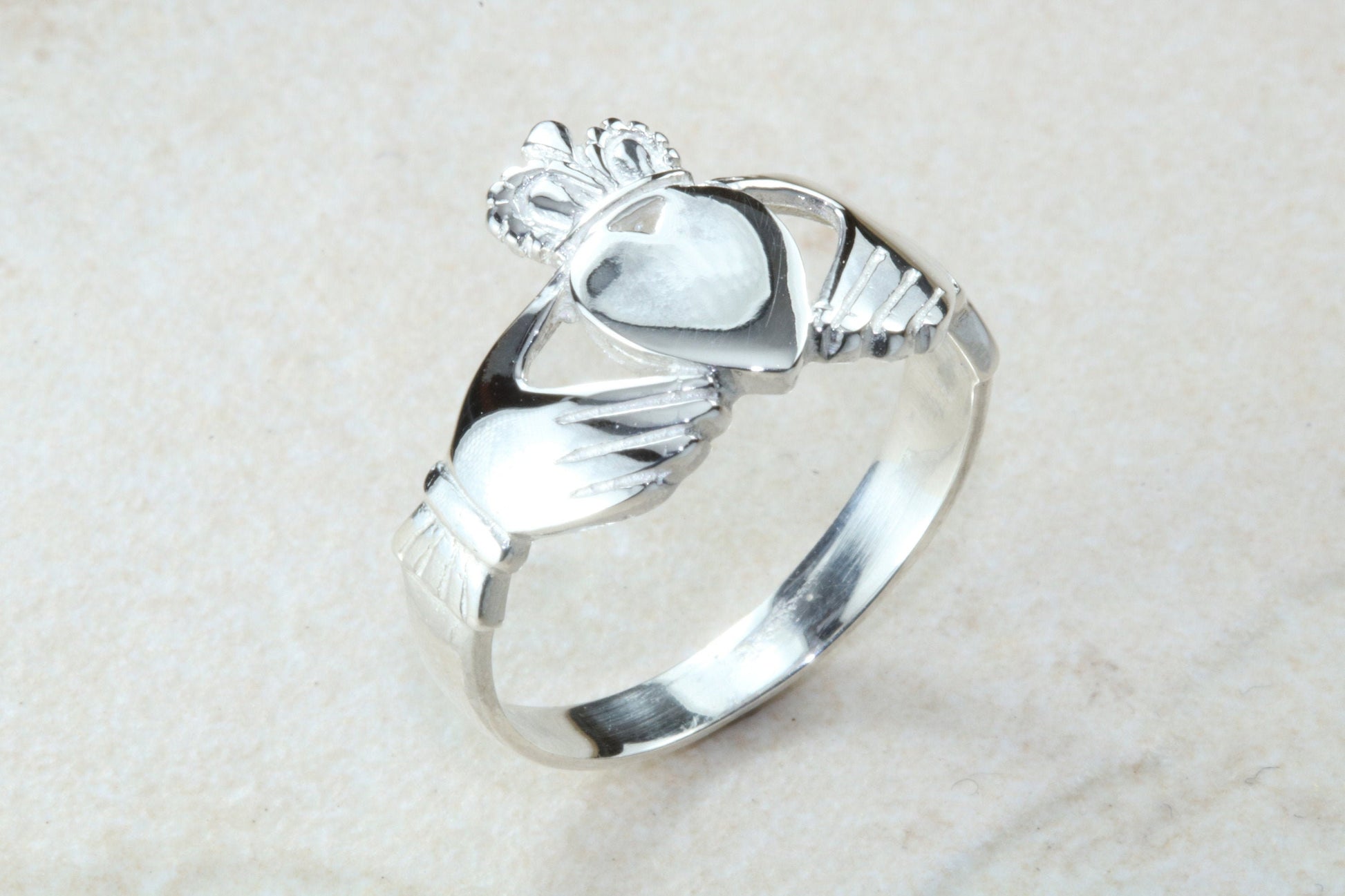 Simple Claddagh ring, solid silver with high polished finish, for ladies or gents. Available in silver, yellow gold, white gold and platinum