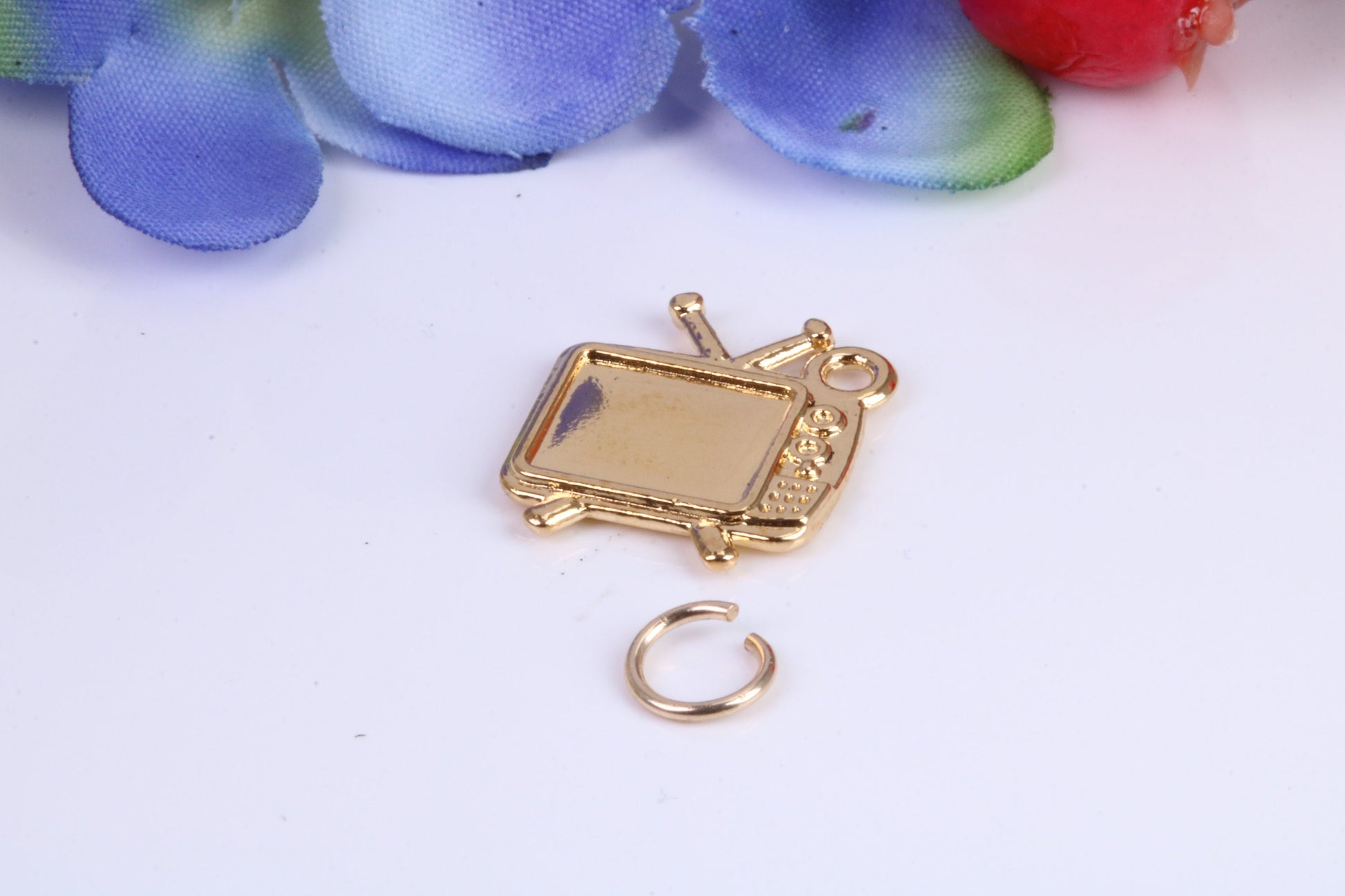 Vintage Television Charm, Traditional Charm, Made from Solid Cast Yellow Gold, British Hallmarked