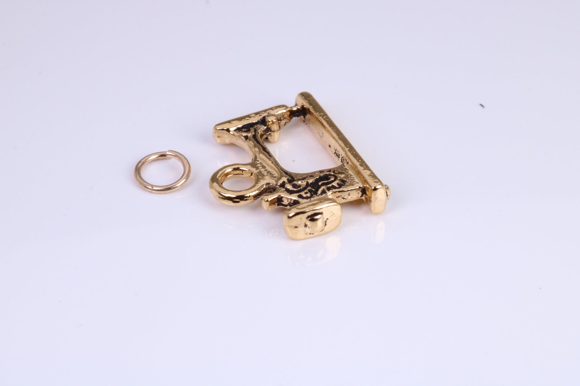 Vintage Sewing Machine Charm, Traditional Charm, Made from Solid Cast Yellow Gold, British Hallmarked