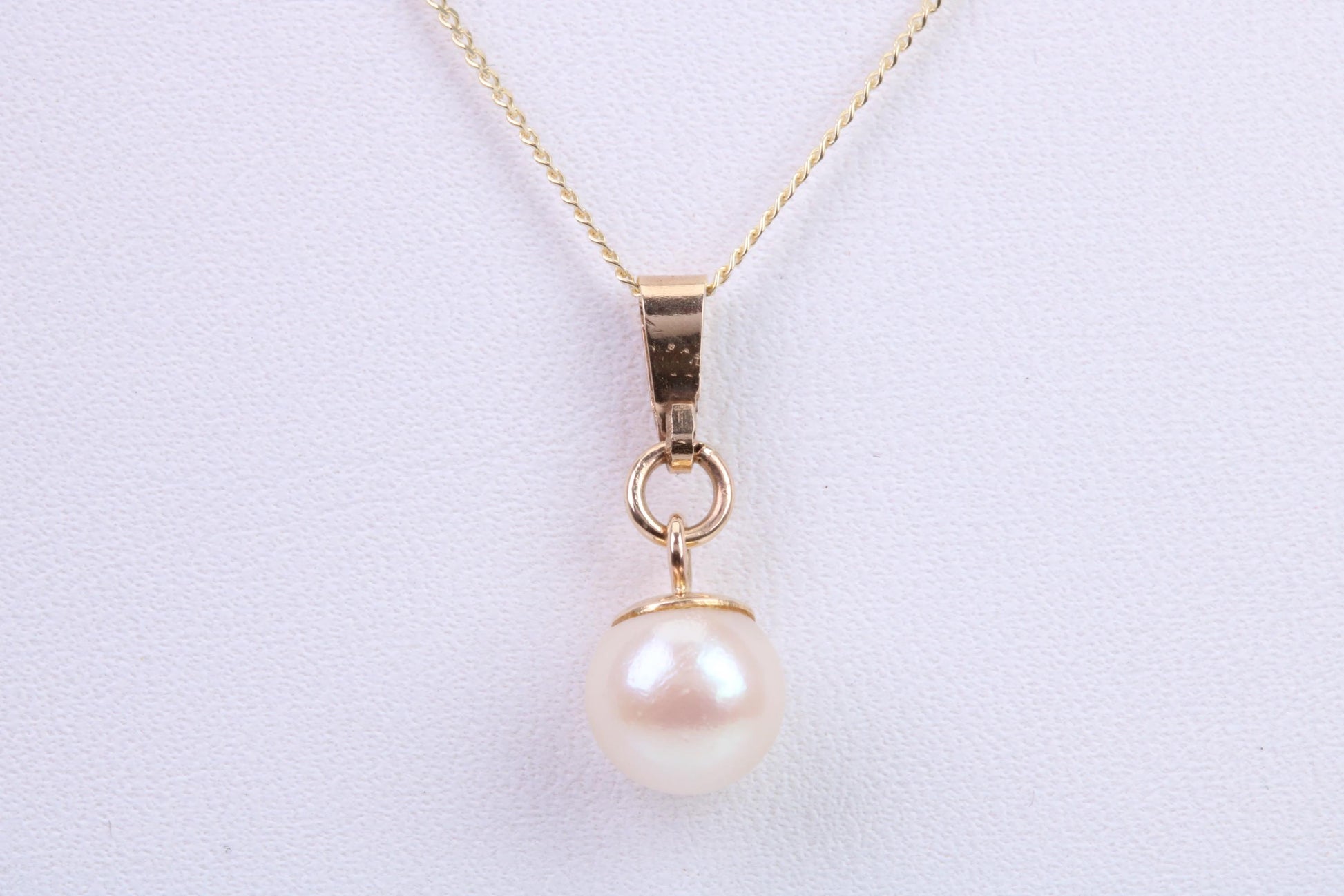 7 mm Round Natural Cultured Pearl Necklace set in Solid Yellow Gold Together with 16 Inch Yellow Gold Chain