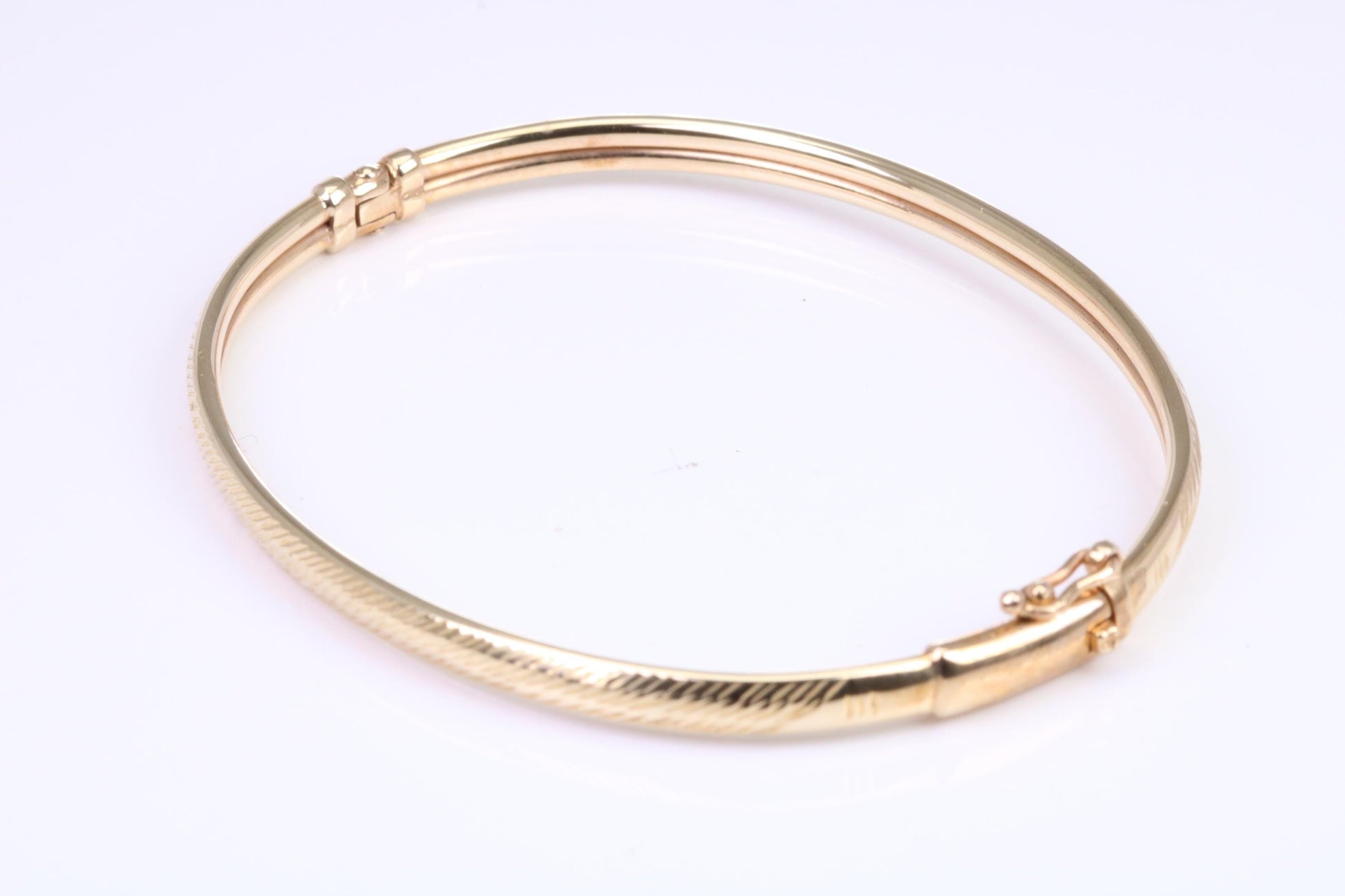 Hinged 4 mm wide yellow gold oval Bangle, British hallmarked