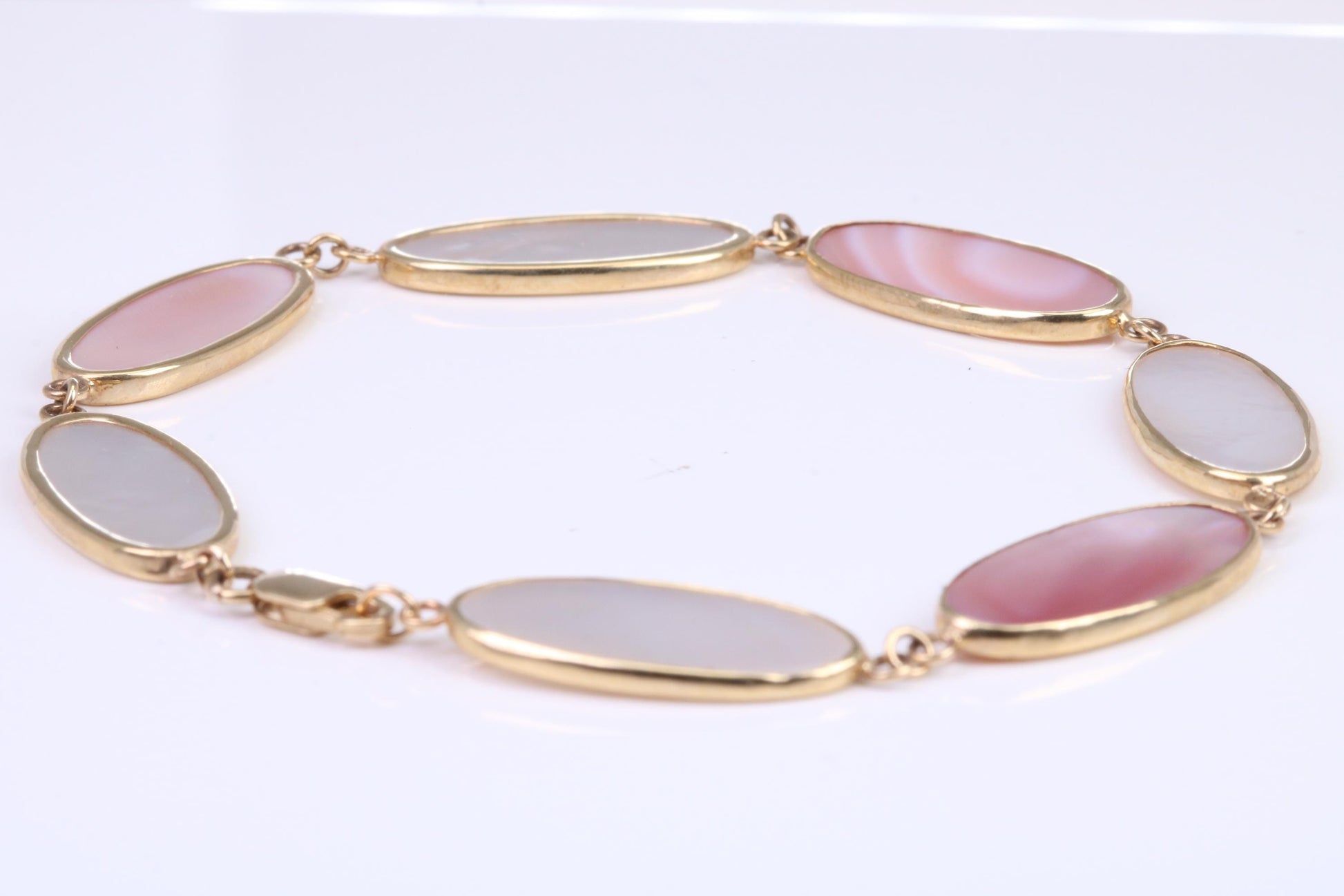 Stunning Mother of Pearl Bracelet set in Solid Yellow Gold, British Hallmarked