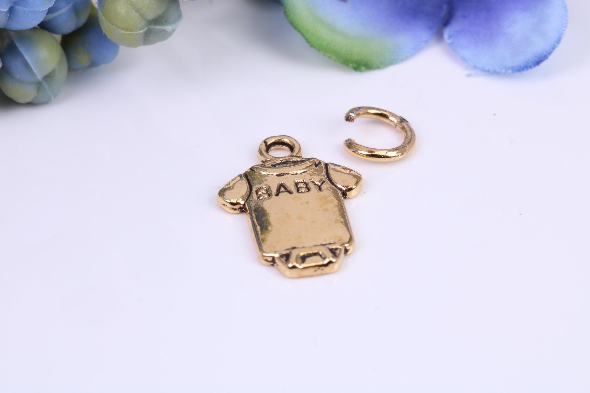 Baby Vest Charm, Made from Solid 9ct Yellow Gold, British Hallmarked, Complete with Attachment Link