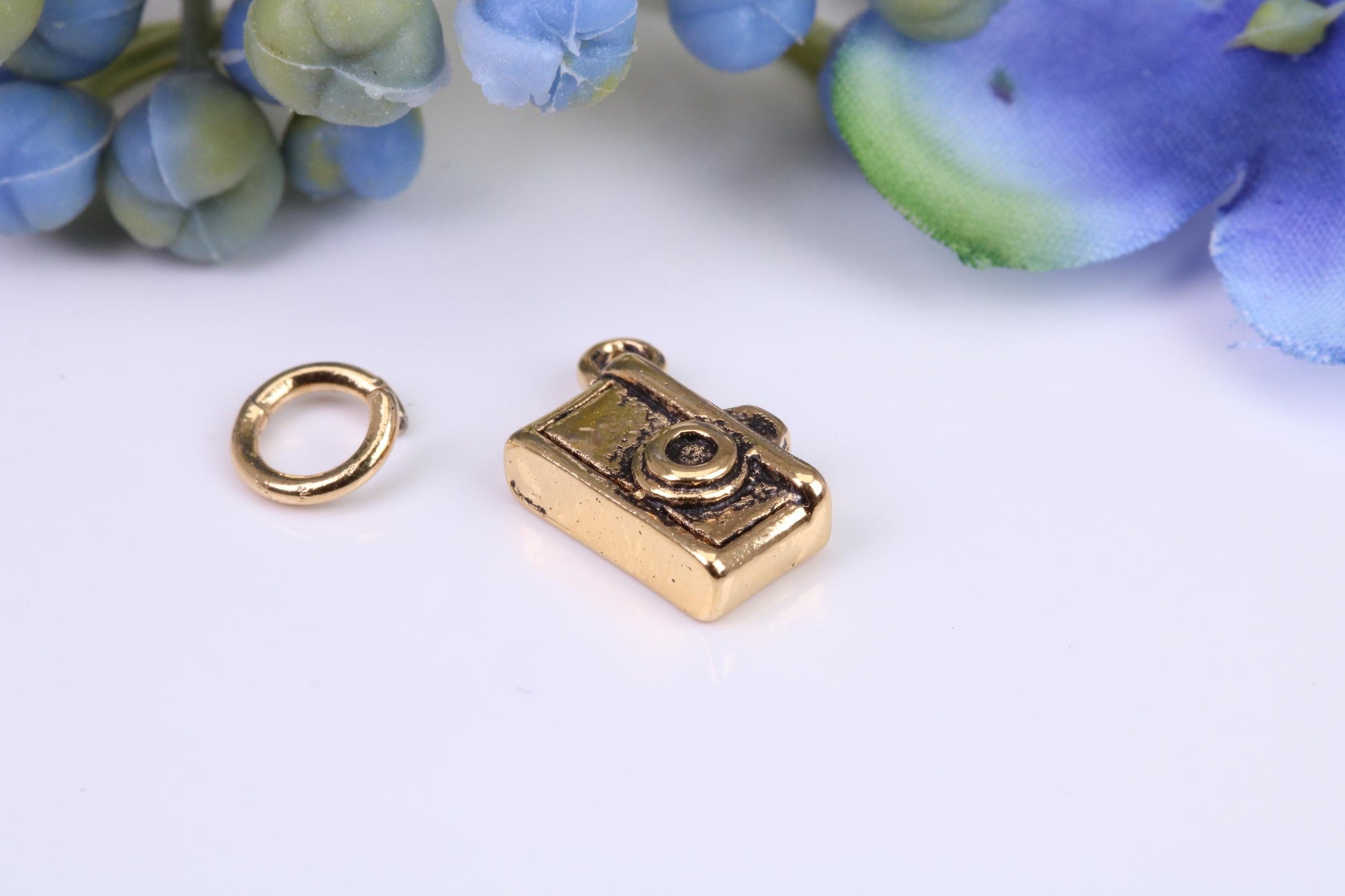 Camera Charm, Made from Solid Cast Yellow Gold, British Hallmarked
