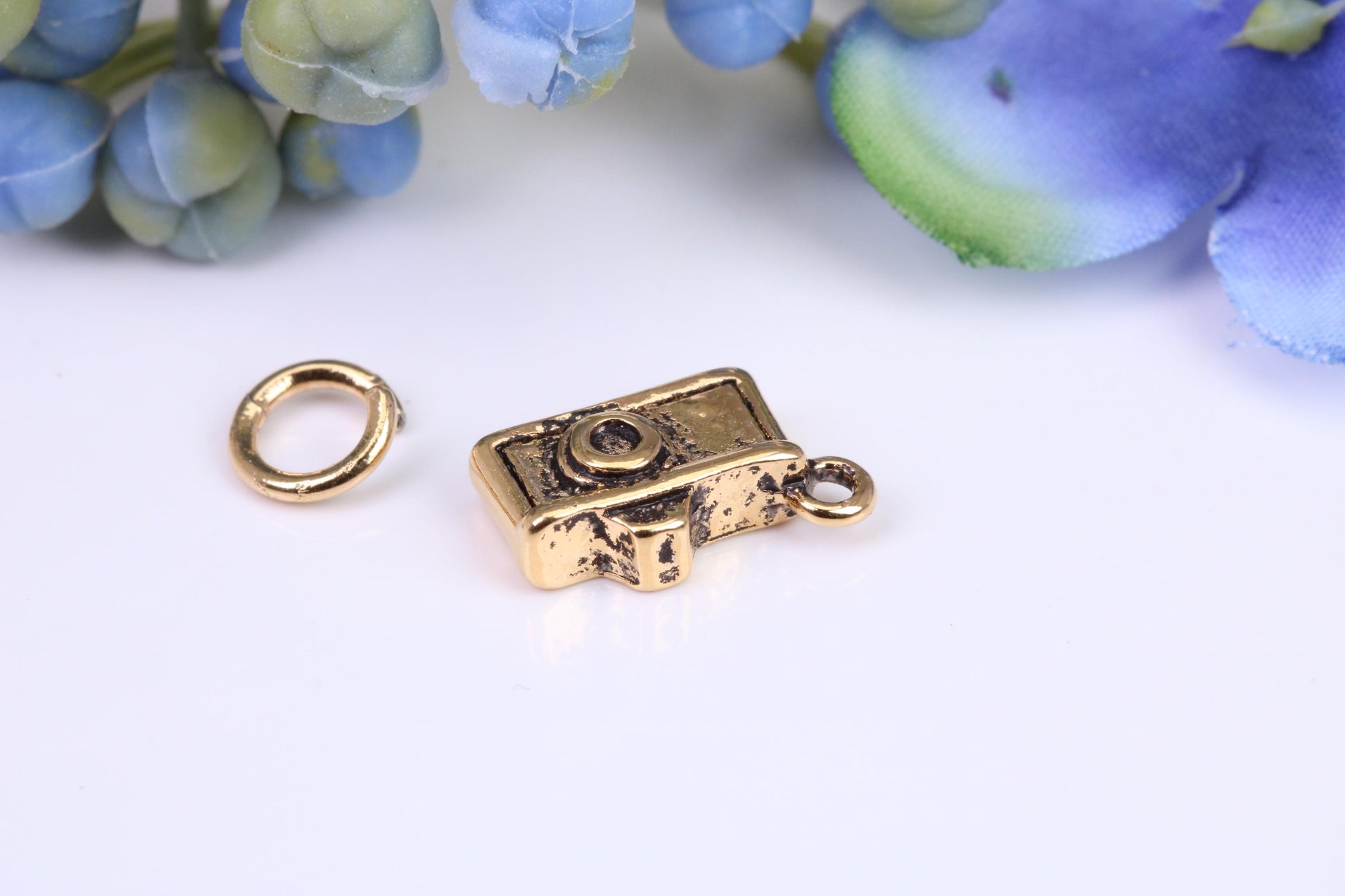 Camera Charm, Made from Solid Cast Yellow Gold, British Hallmarked