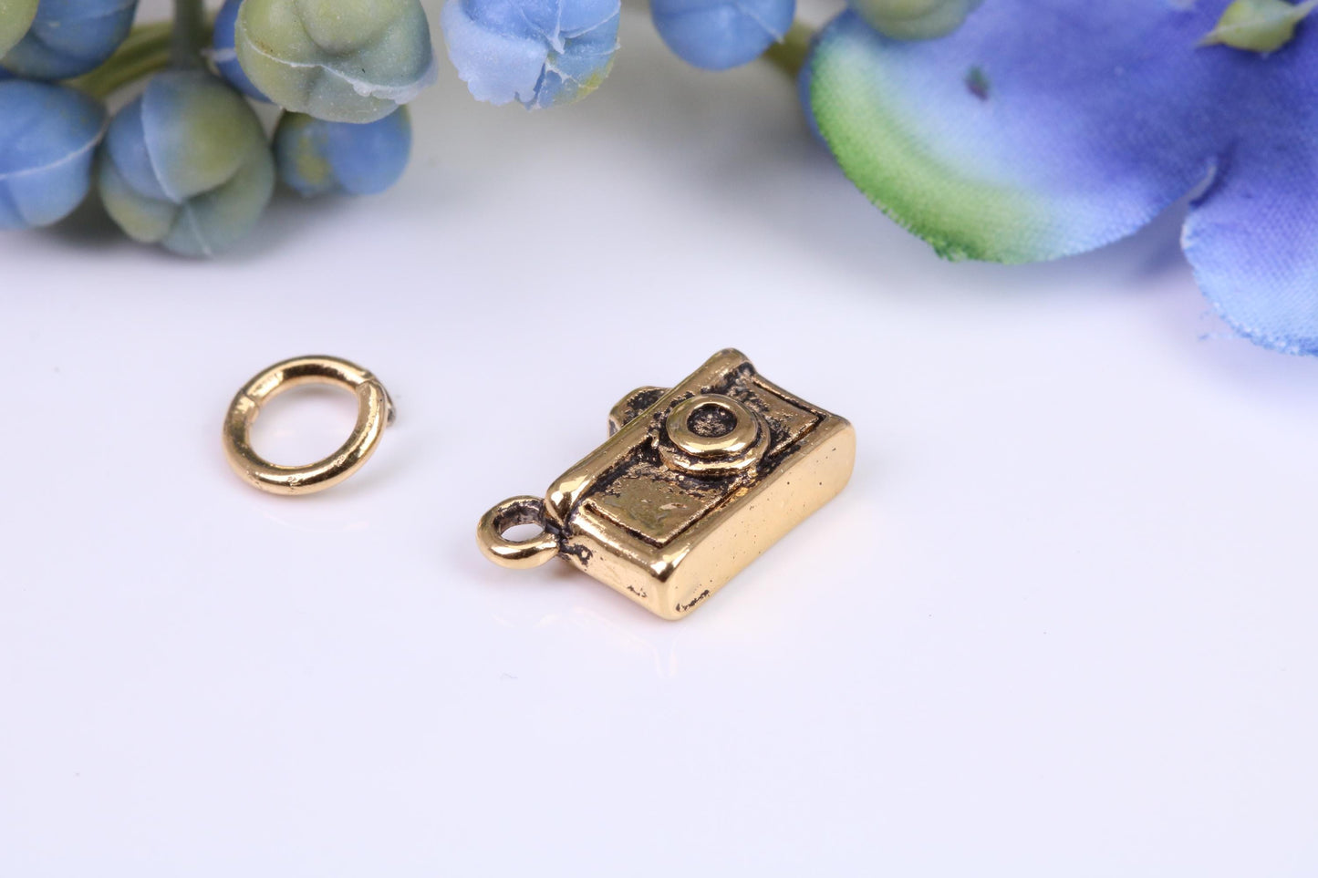 Camera Charm, Made from Solid Cast Yellow Gold, British Hallmarked