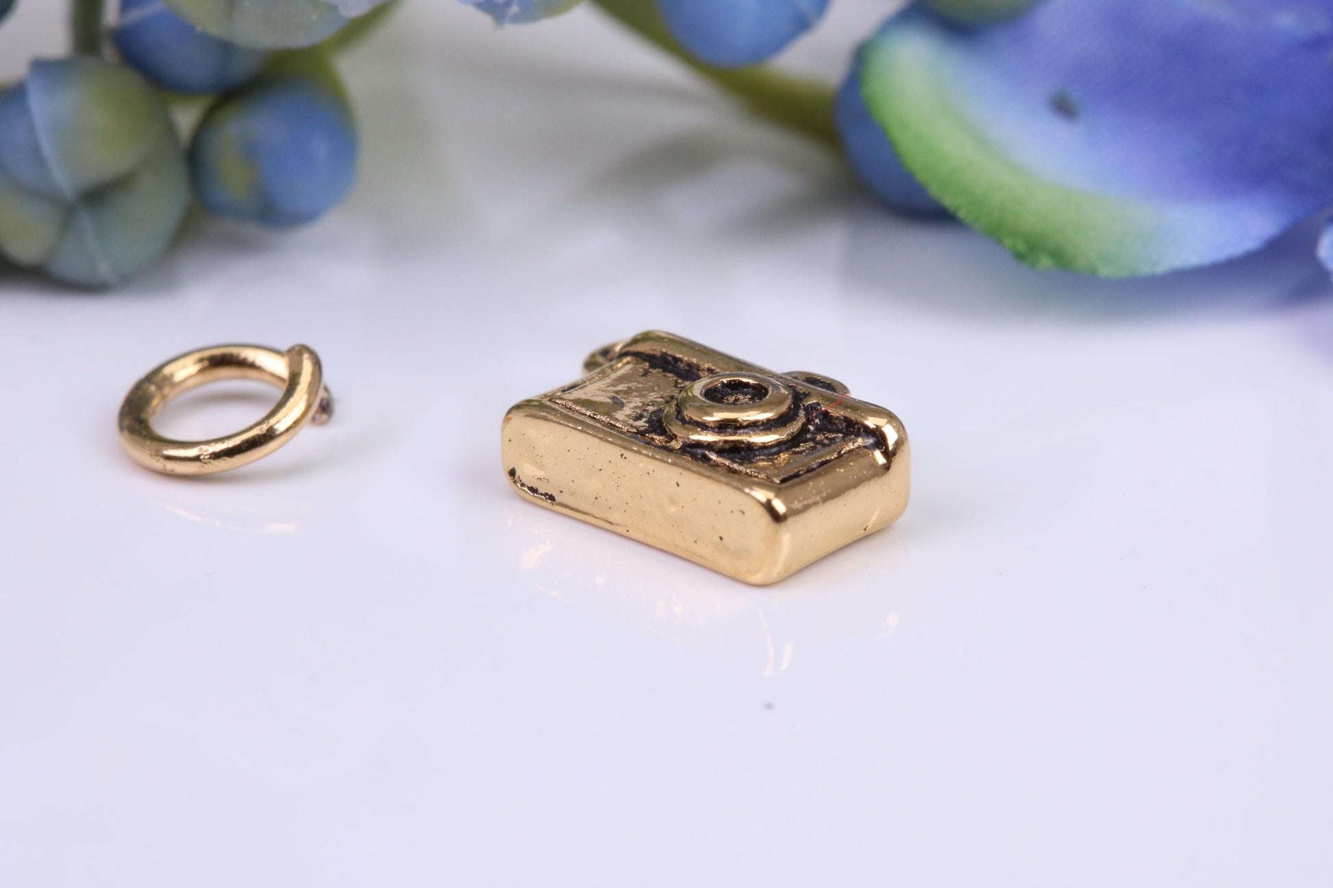 Camera Charm, Made from Solid Cast Yellow Gold, British Hallmarked