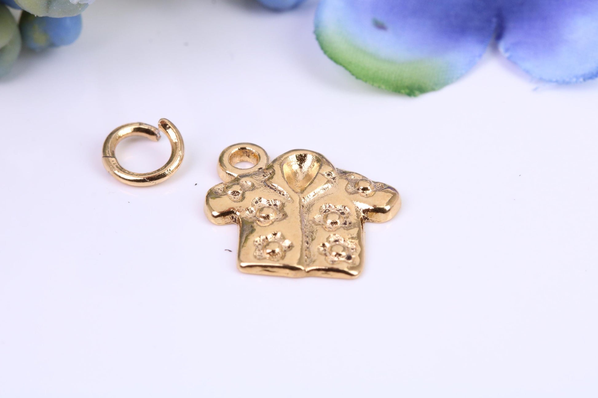 Baby Pyjamas Top Charm, Made from Solid 9ct Yellow Gold, British Hallmarked, Complete with Attachment Link