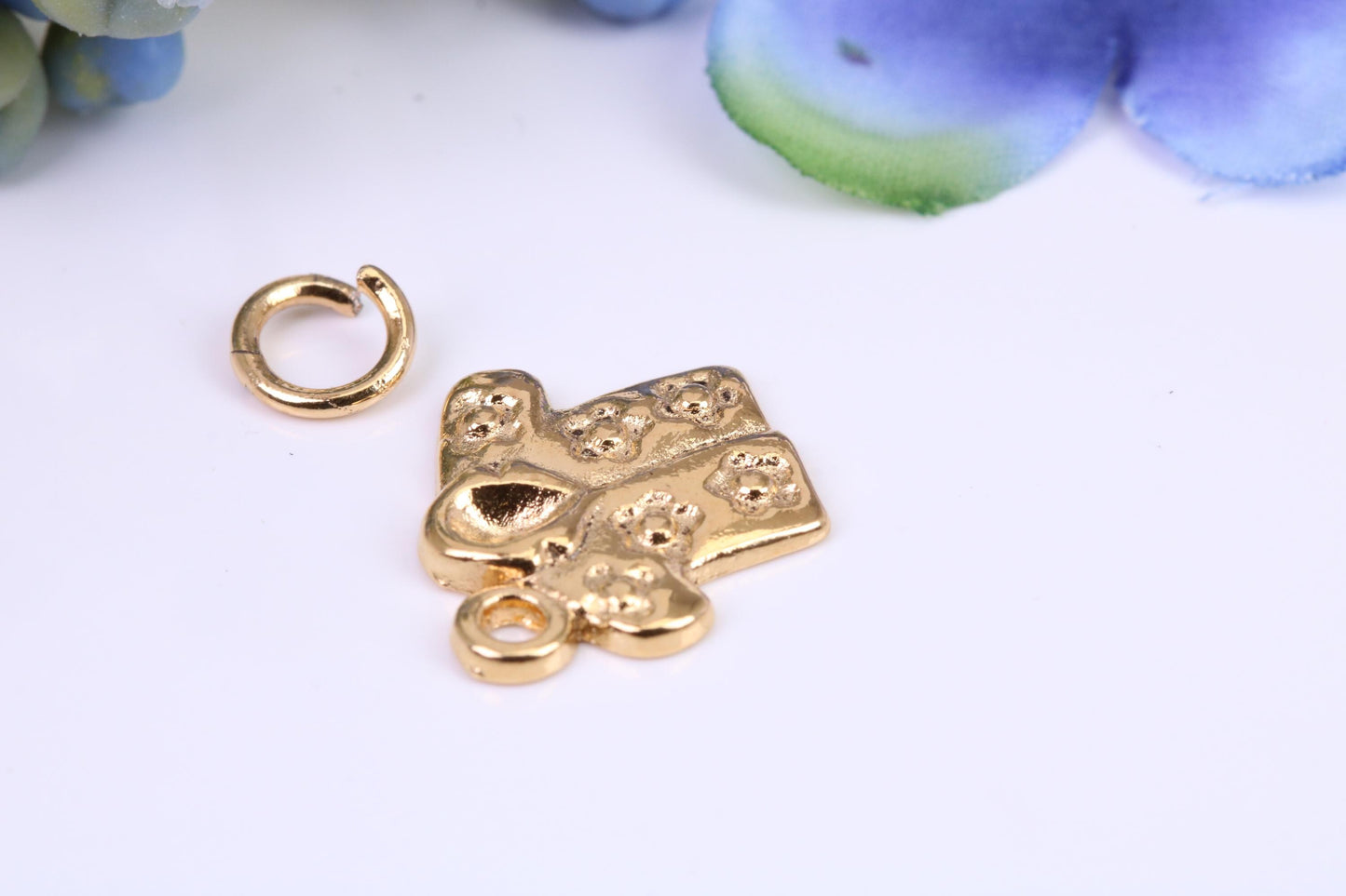 Baby Pyjamas Top Charm, Made from Solid 9ct Yellow Gold, British Hallmarked, Complete with Attachment Link