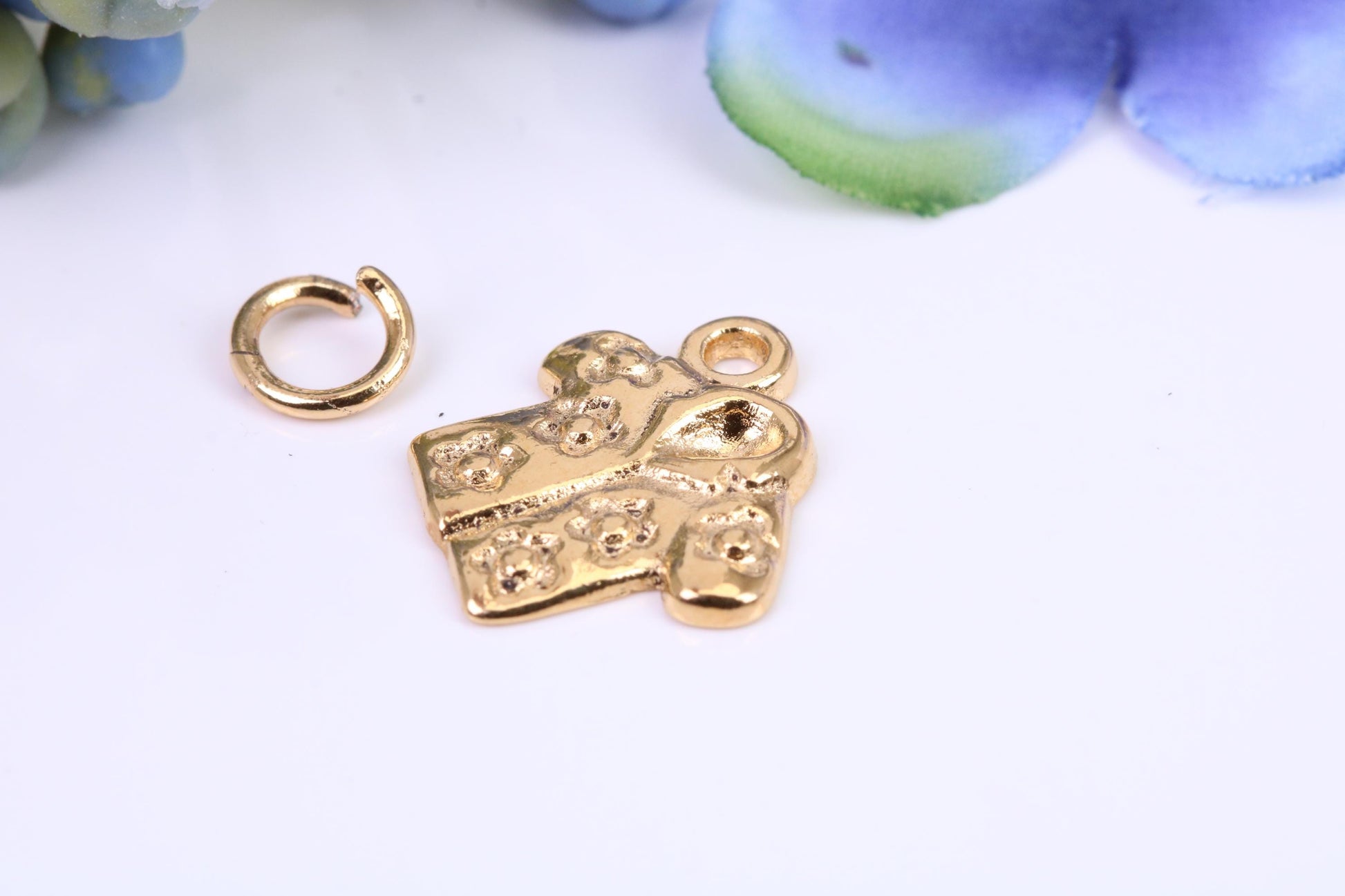 Baby Pyjamas Top Charm, Made from Solid 9ct Yellow Gold, British Hallmarked, Complete with Attachment Link