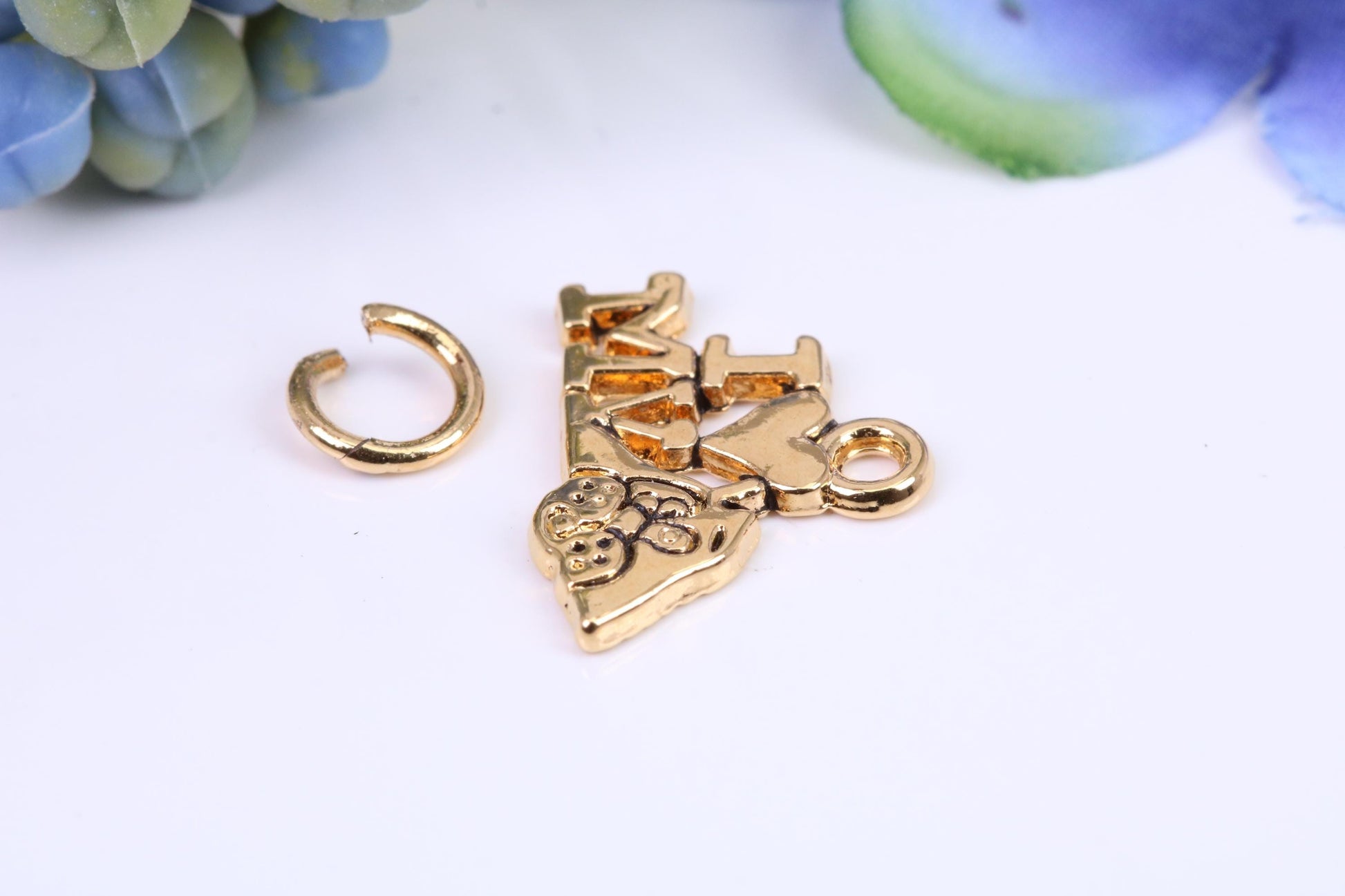 I Love My Gardening Charm, Made From Solid Cast Yellow Gold with British Hallmark, Complete with Attachment Link