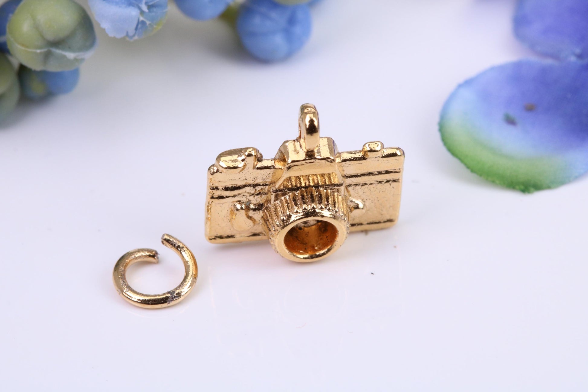 Camera Charm, Made from Solid Cast Yellow Gold, British Hallmarked