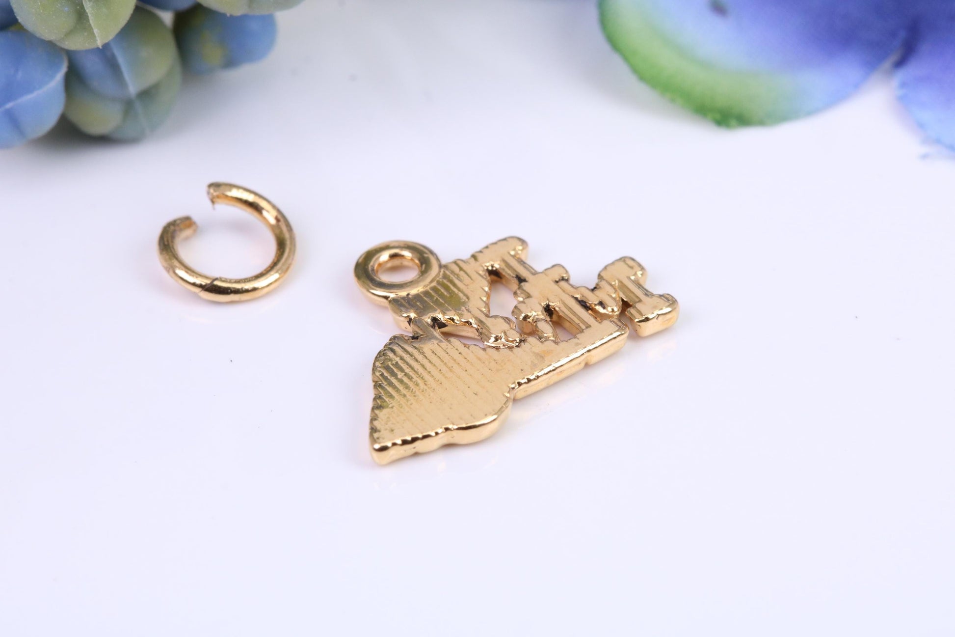 I Love My Gardening Charm, Made From Solid Cast Yellow Gold with British Hallmark, Complete with Attachment Link