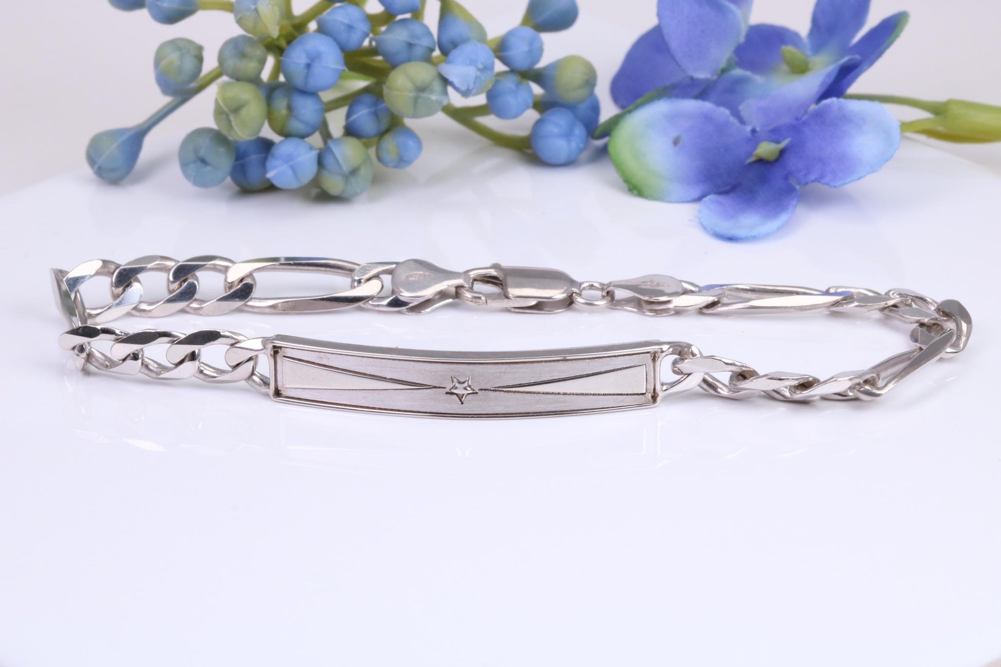 Gents Diamond cut Link Bracelet, Made from solid Sterling Silver, 8.50 Inches Long and 7 mm Wide, British Hallmarked