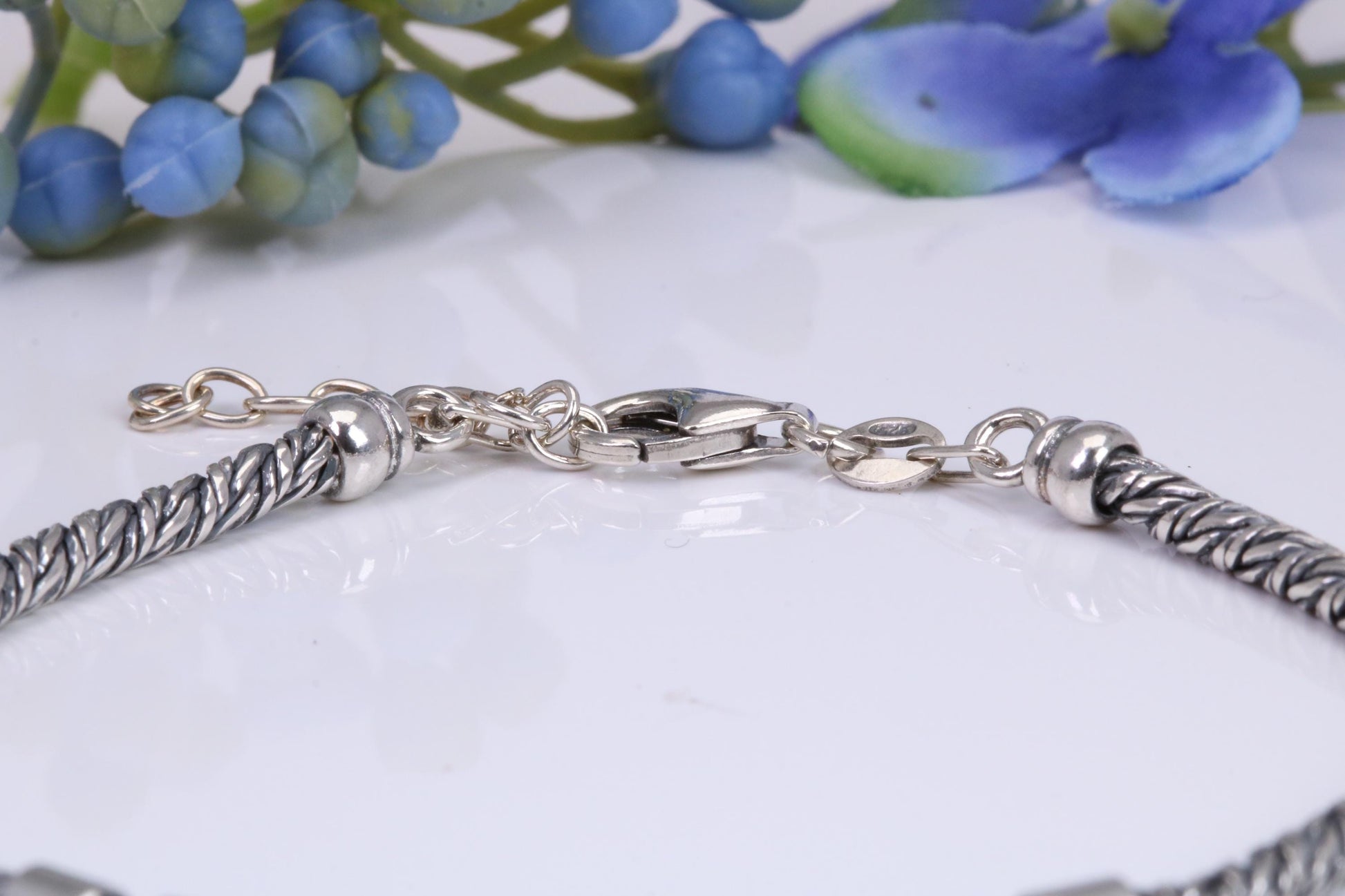 Unisex Cuban Bracelet, made from solid Sterling Silver, 9 Inches Long x 4 mm wide, Length adjustable chain