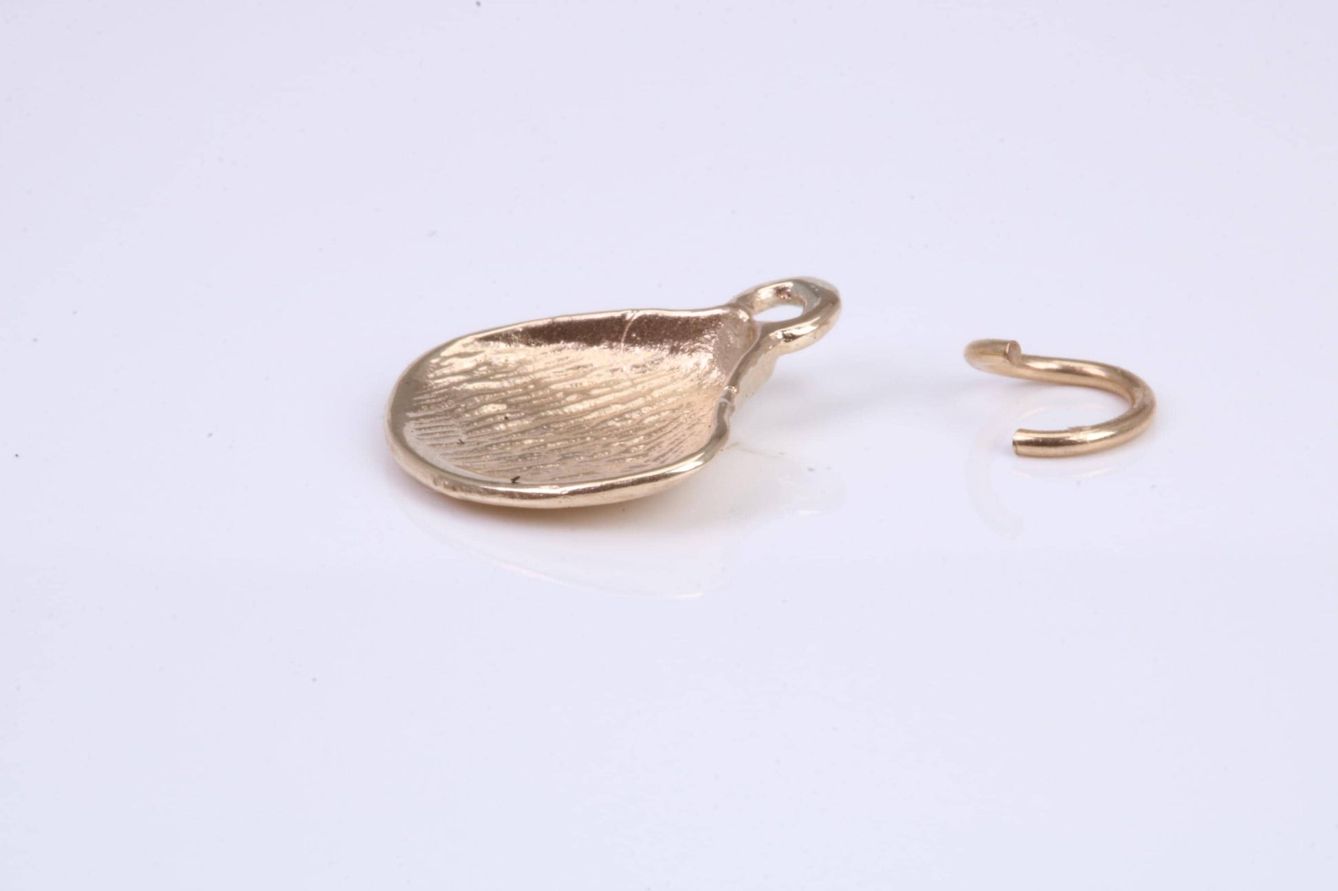Sea Shell Charm, Traditional Charm, Made from Solid 9ct Yellow Gold, British Hallmarked, Complete with Attachment Link