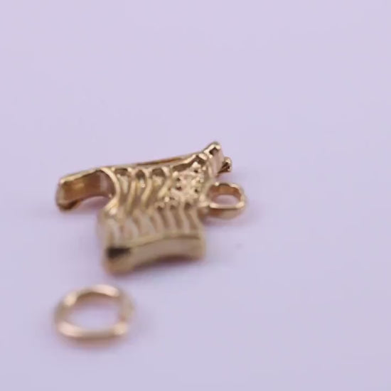 USA Flag Charm, Traditional Charm, Made from Solid 9ct Yellow Gold, British Hallmarked, Complete with Attachment Link