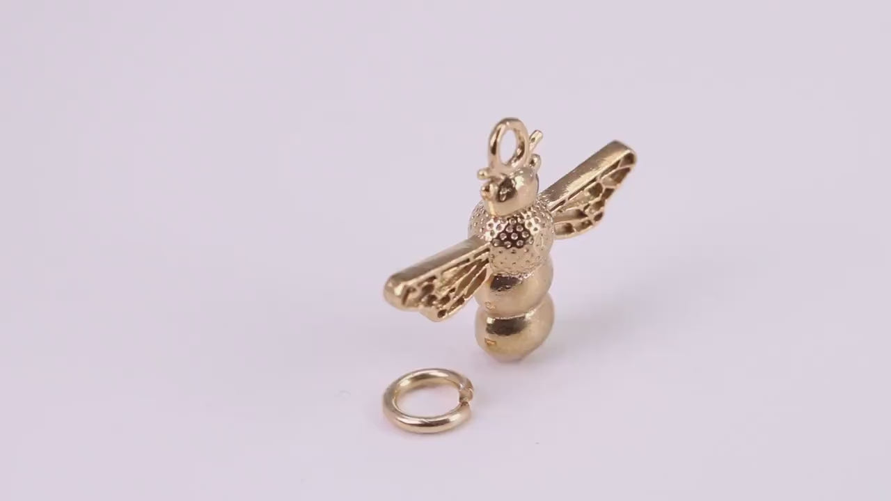 Bumble Bee Charm, Traditional Charm, Made from Solid Yellow Gold, British Hallmarked, Complete with Attachment Link