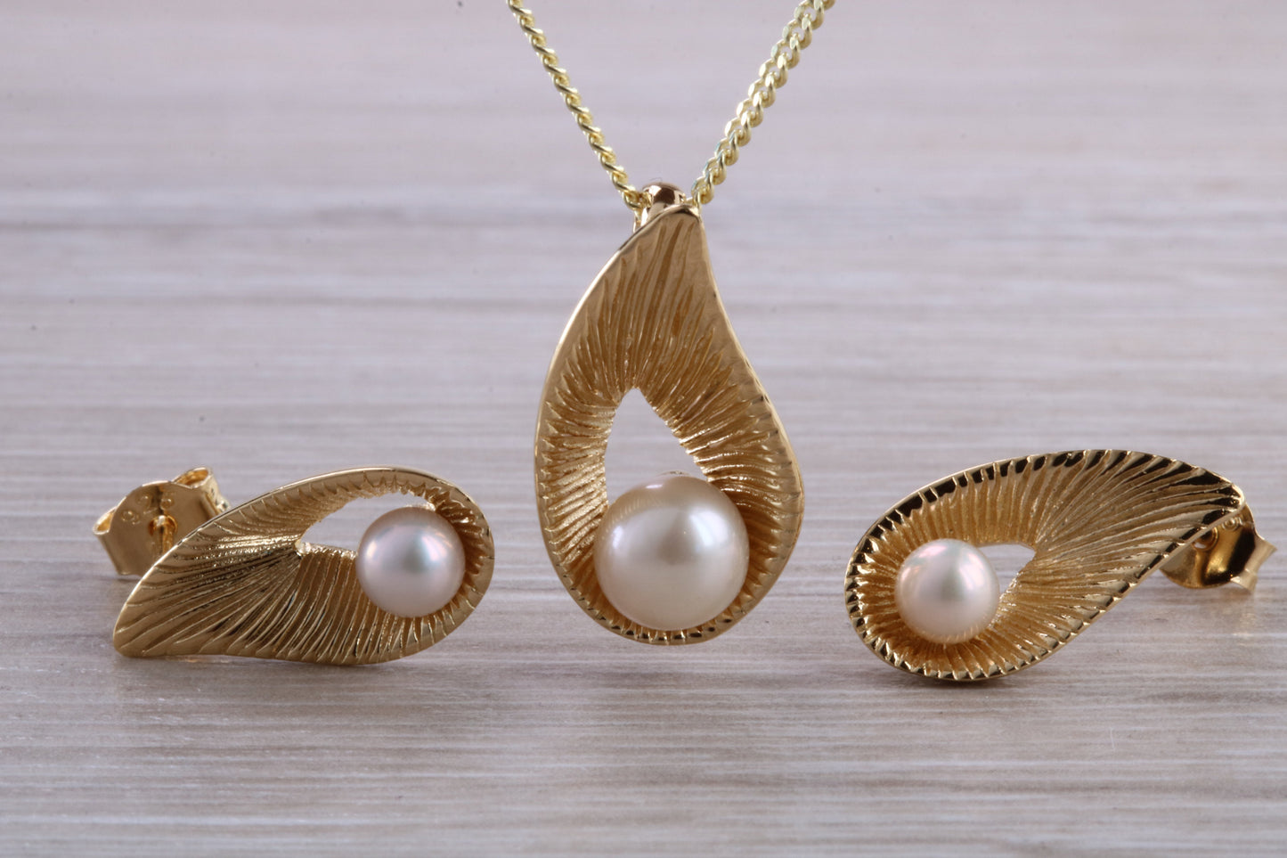 Real Pearl Necklace and Matching Stud Earrings