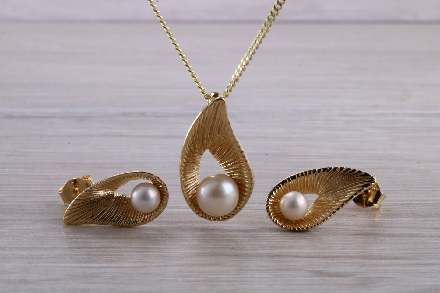 Real Pearl Necklace and Matching Stud Earrings