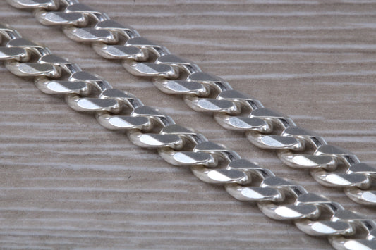 Diamond Cut Curb Chain. Silver chain with diamond cut links