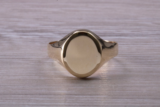 Chunky 9ct yellow Gold Signet ring, made from solid 9ct yellow Gold, British hallmarked, Suitable for Ladies and Gents
