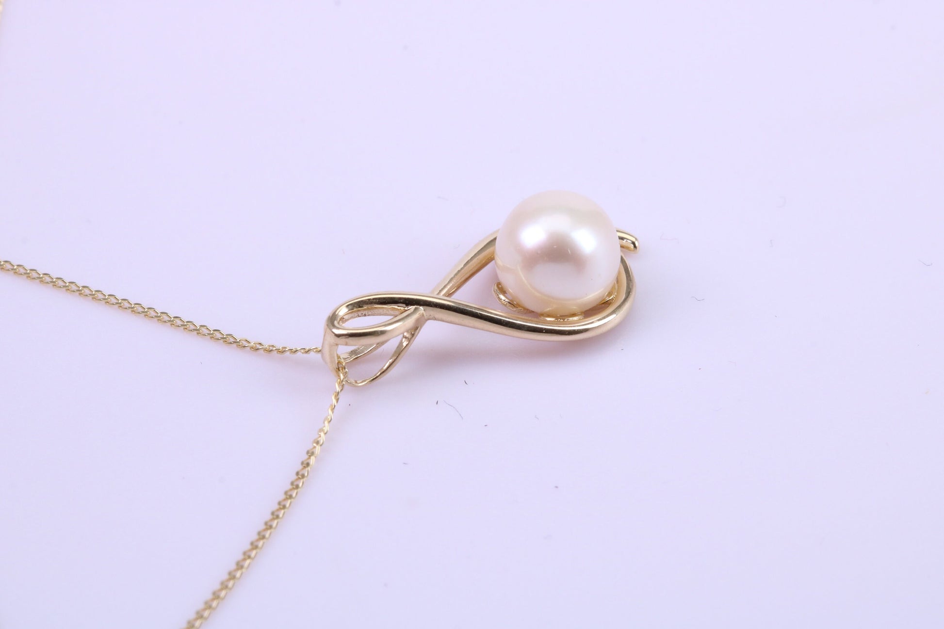 Natural Cultured Pearl Necklace set in Solid Yellow Gold Together with 18 Inch Yellow Gold Chain