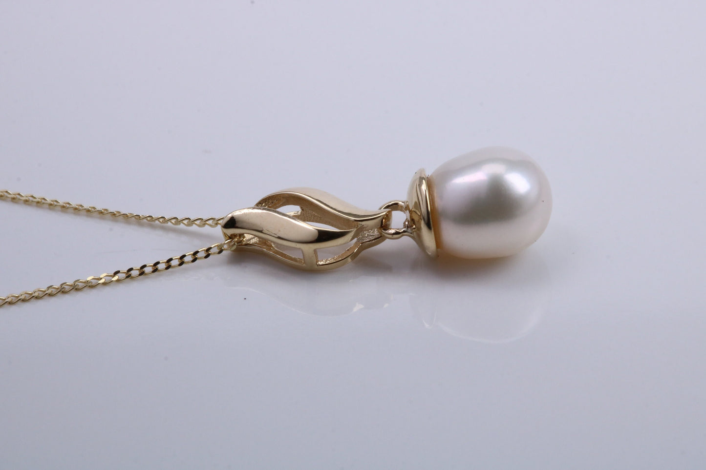 Natural Cultured Pearl Necklace set in Solid Yellow Gold Together with 18 Inch Yellow Gold Chain