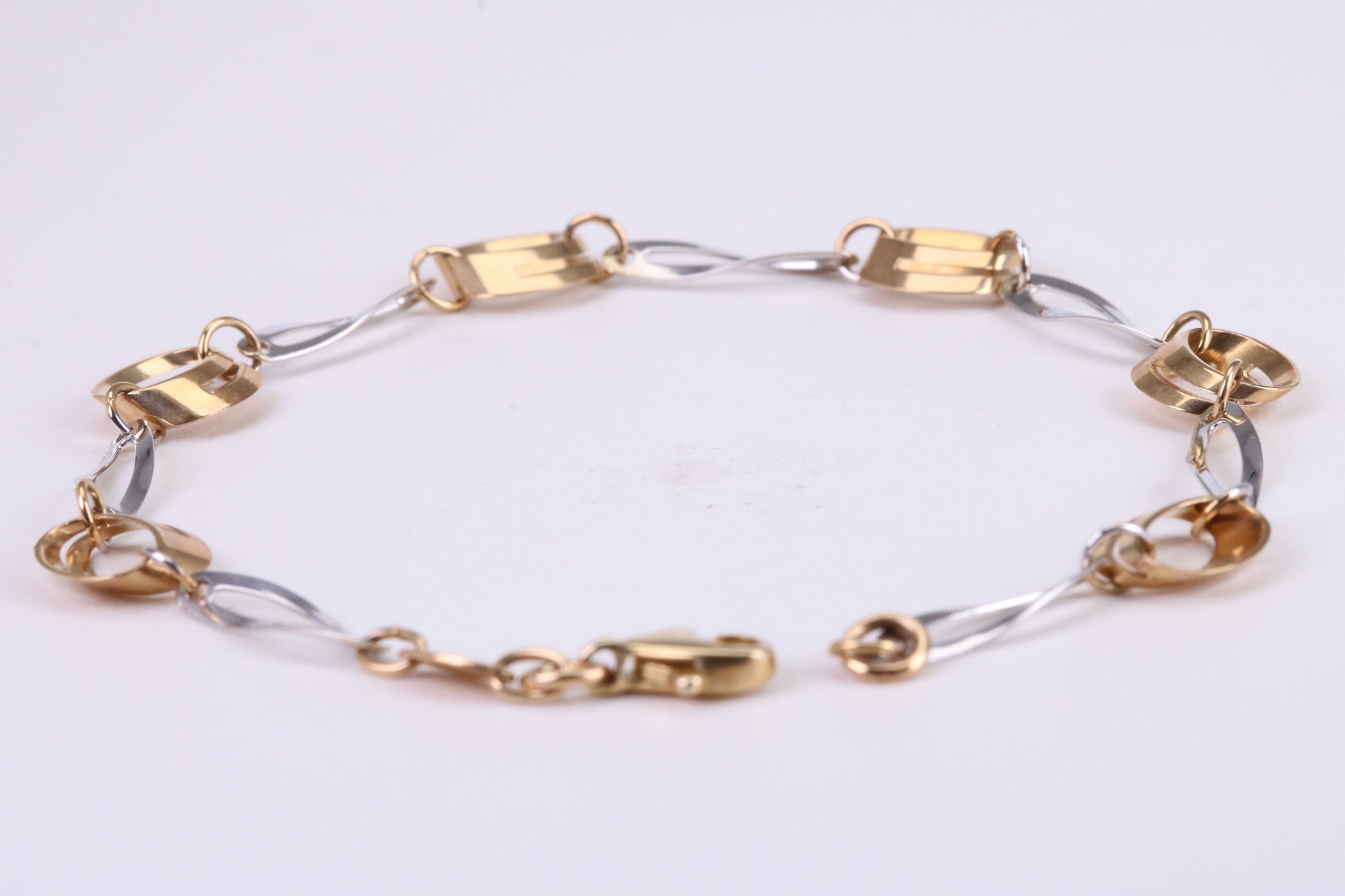 Round and Oval Open Link Bracelet, Made From Solid Yellow Gold, British Hallmarked, Luxury Gift Boxed